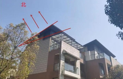 上海一別墅區(qū)居民在房頂裝光伏板“發(fā)電”？還是在朝北坡面強(qiáng)行加高……專家：小心被掀翻