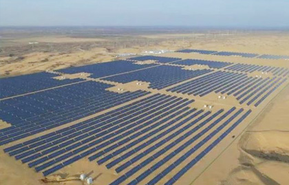 壯觀！全國最大沙漠集中式光伏發(fā)電基地在鄂爾多斯建成！